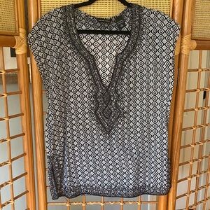 New York & Company Black and White Geometric Blouse